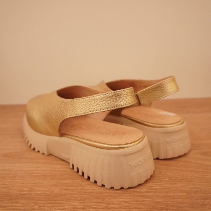 chaussure wonders a 4411