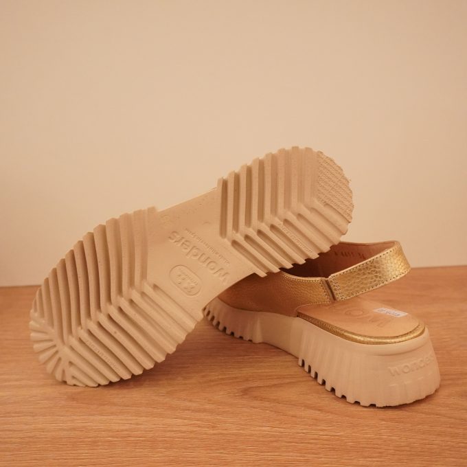 chaussure wonders a 4411